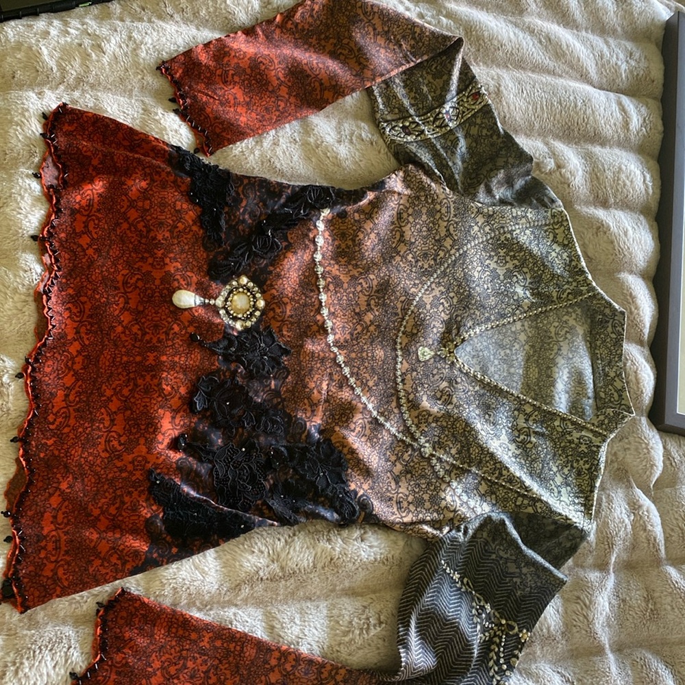 Traun Tahiliani silk top